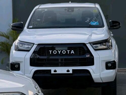 TOYOTA HILUX NAUZA NEW 