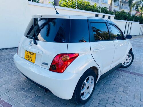Toyota ist 135