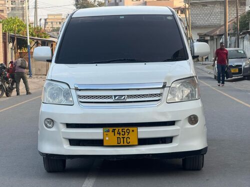 TOYOTA NOAH NEW 