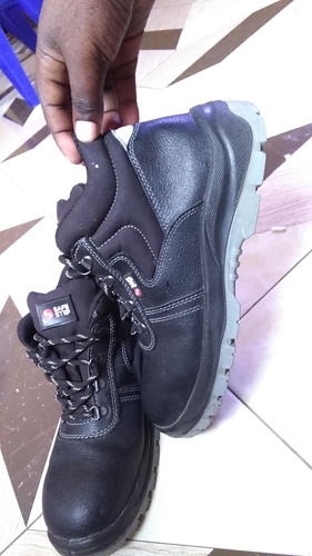 SAFETY BOOT NAIUZA KWA  25000