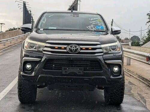 TOYOTA HILUX PICK UP NAUZA
