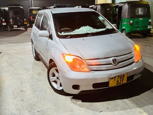 Toyota IST inauzwa 10 