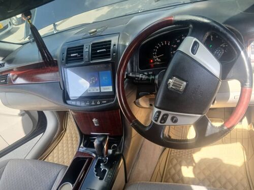 Toyota Crown Royal New 