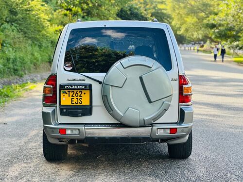 Mistubishi pajero ipo mwanza