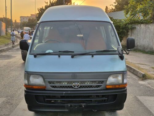 Toyota HiAce petrol