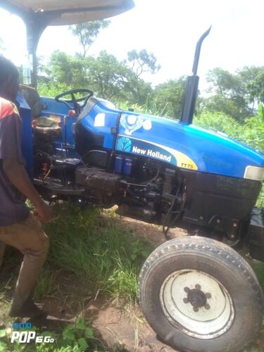 TRACTOR NEW HOLLAND 