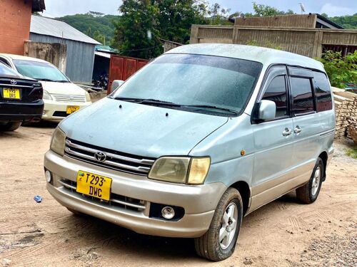 Toyota noah 