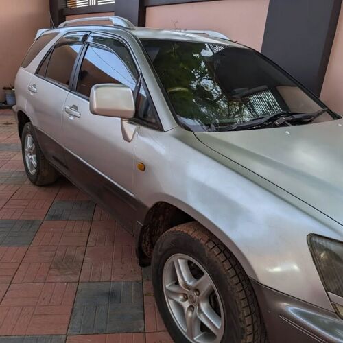 Toyota harrier old 