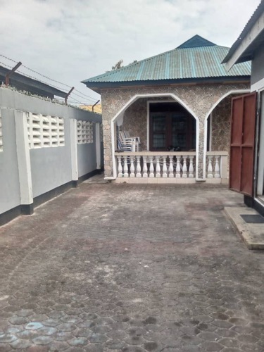 NYUMBA KUBWA INAUZWA