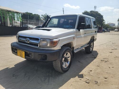 Toyota Land Cruiser LX