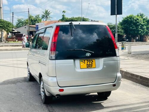 Toyota Noah sr40 