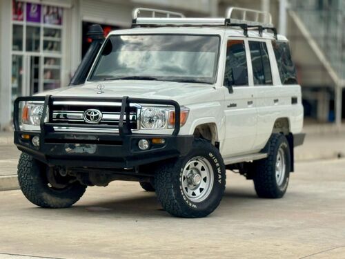 Landcruiser lx mwaka 2011