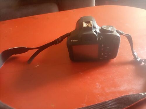 Canon EOS D1200 