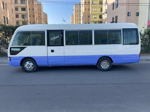 NAUZA TOYOTA COASTER MPYA 