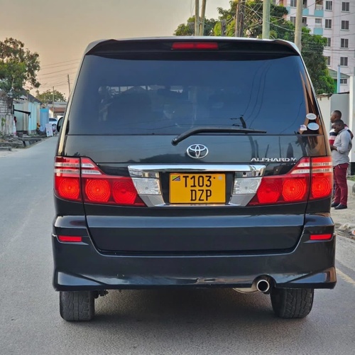 Toyota ALPHARD inauzwa