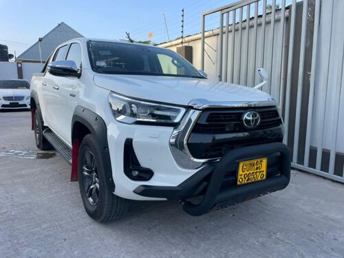 Inauzwa Toyota Hilux 2021