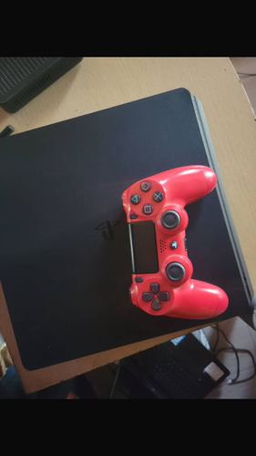 Ps 4 slim it comes with 6cds
