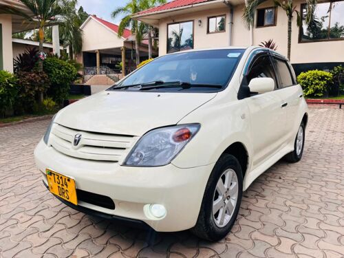 NAUZA TOYOTA IST NZURI 