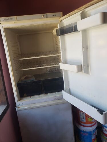 tv showcase na fridge