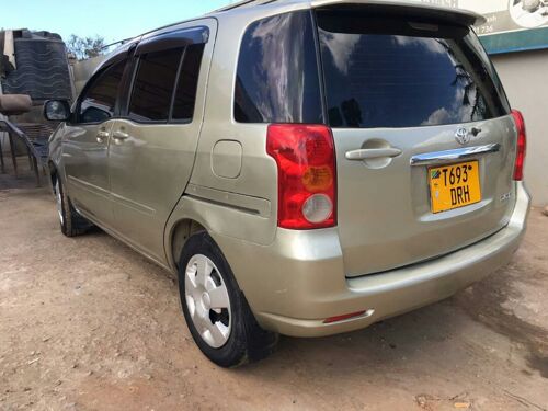 TOYOTA RAUM