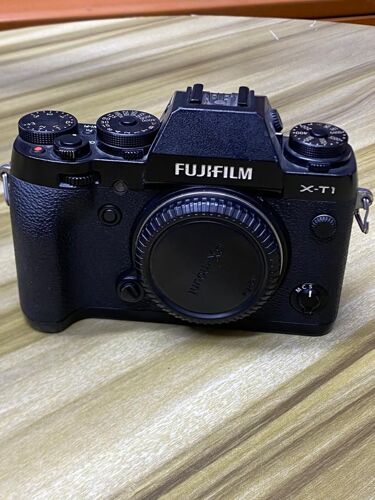 Fujifilm X-T1 16 MP Mirrorless