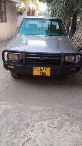 TOYOTA HILUX OLD SINGLE CABIN 