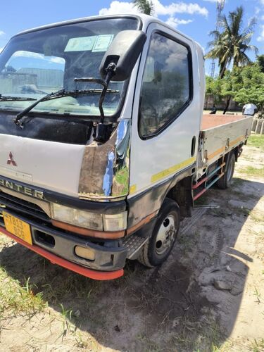 Canter ya mzigo 4m40 Wahi Chap