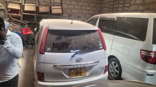 Toyota ISIS 
