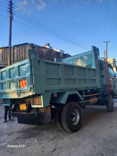 Fuso tipper tipa 6D17 