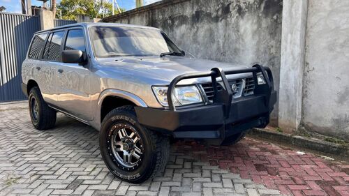 Nissan patrol.       2004