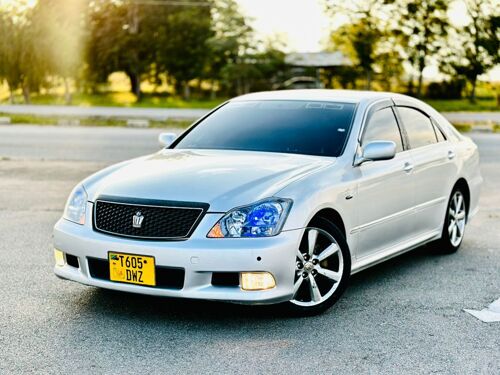 Toyota crown athletes 