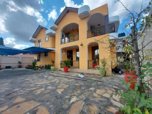 6 BDRM HOUSE FOR RENT AT TABATA KINYEREZI
