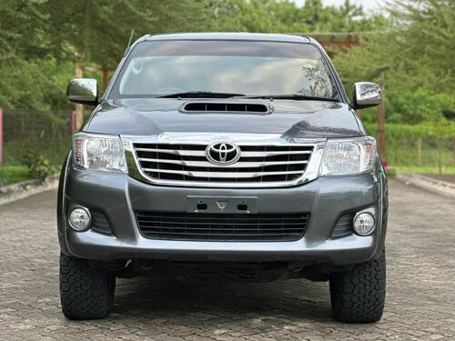 TOYOTA  HILUX 