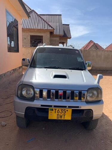 Suzuki jimmy inauzwa