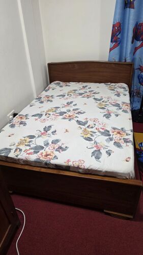 5x6 hardwood bed with mattress