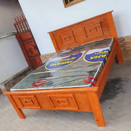 kitanda mbao5/6 na godoro