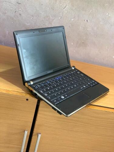 Samsung mini laptop