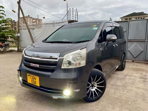 NAUZA TOYOTA NOAH NEW SHAPE 