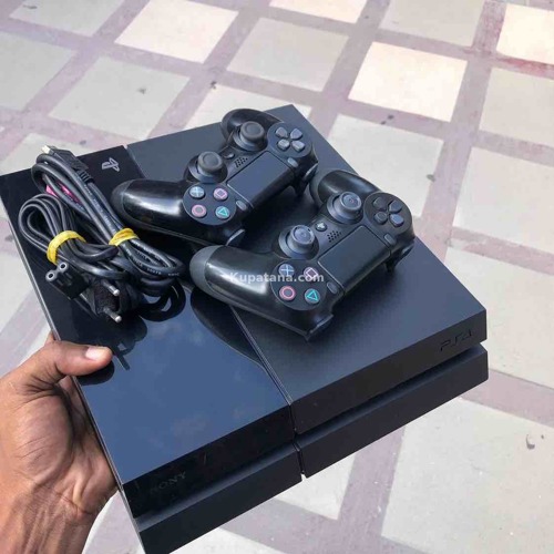 PS4 FAT WITH FIFA 22