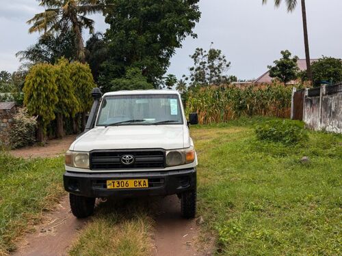 Landcruse lx  coil mbele 