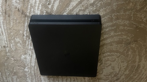 PLAYSTATION 4 SLIM