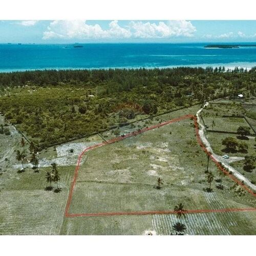 Large Plot Close to the Beach for Sale