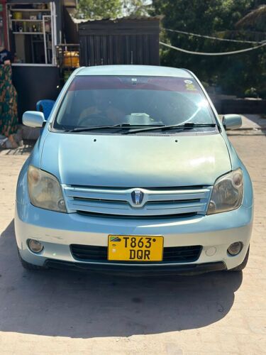 NAUZA TOYOTA IST NZURI 