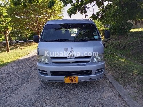 TOYOTA HIACE 2005