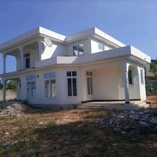 HOUSE FOR SALE UNUNIO BEACH