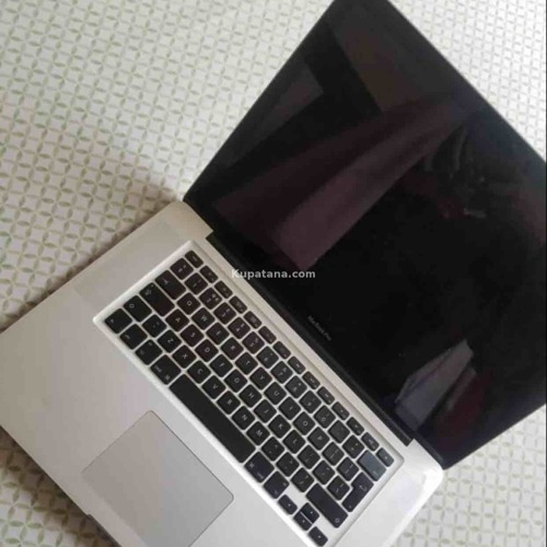 Macbook pro Core i7 with bag