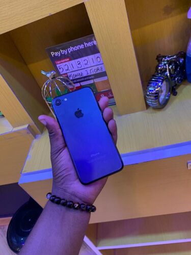 iPhone 7plain gb32 Clean