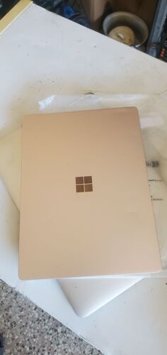 Surface laptop 2