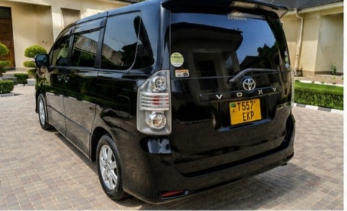 NAUZA TOYOTA NOAH 