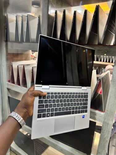 HP elitebook x360 830  G8 